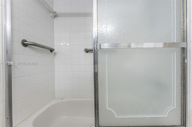 Building Photo - 1000 West Ave