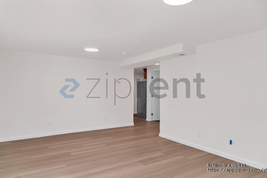 Building Photo - 860 Olive Ave