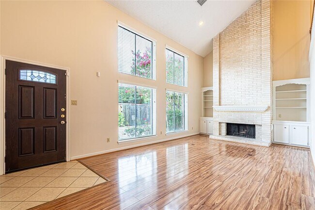 Building Photo - 2306 Potomac Dr