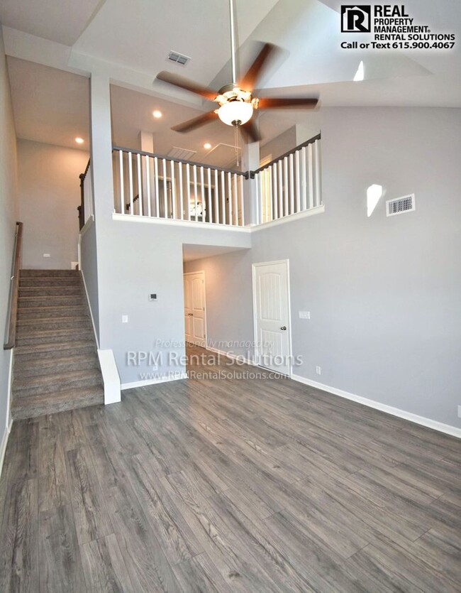 Building Photo - Newer 3BR/2.5BA+Bonus luxury townhome! Att...