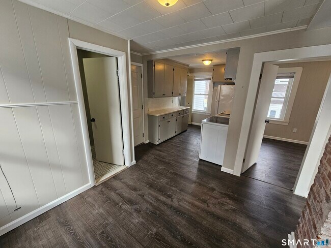 Building Photo - 134 Bristol St