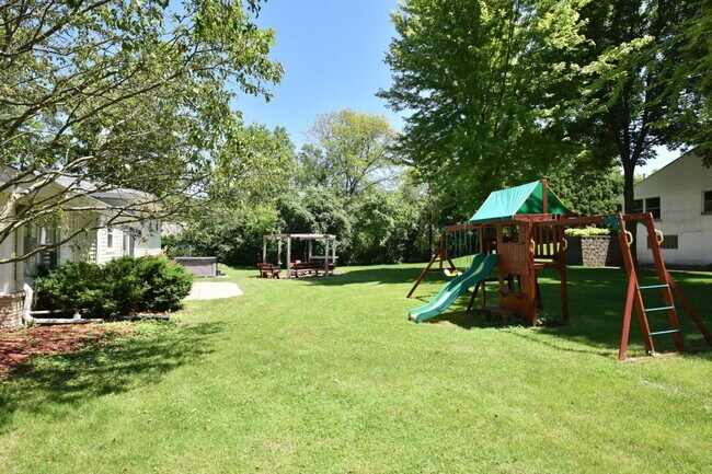 Building Photo - 12475 Elmhurst Pkwy
