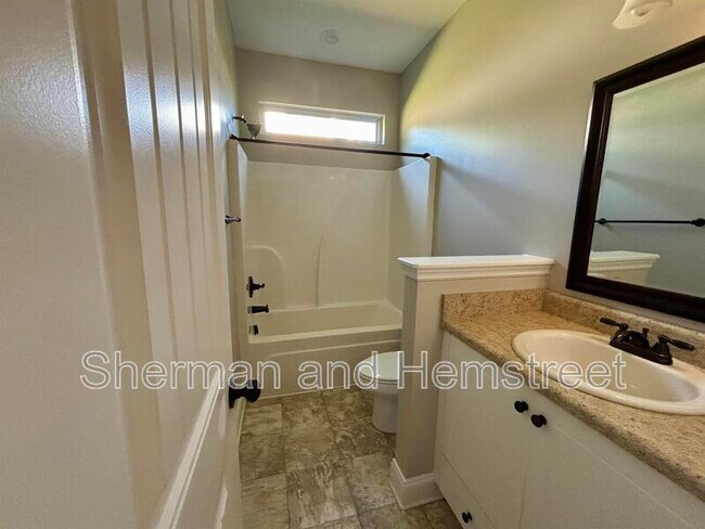 Building Photo - 214 McDuffie Cir