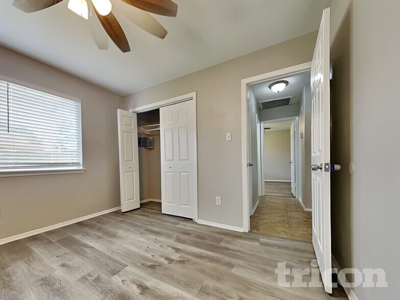 Building Photo - 13175 Pebblewalk Cir S