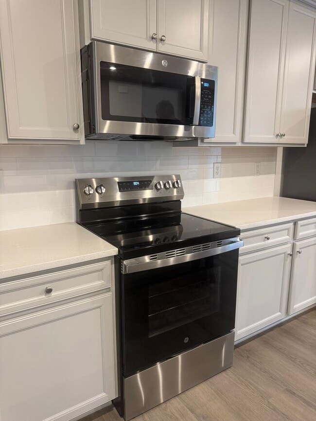 Building Photo - Brand New 3-Story Townhome with 2-Car Gara...