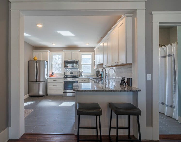 Building Photo - 552 Union Ave SE