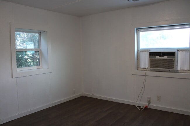 Building Photo - 303 W Taylor St