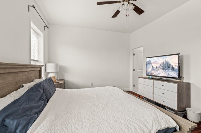 Building Photo - 1521 Tasker St