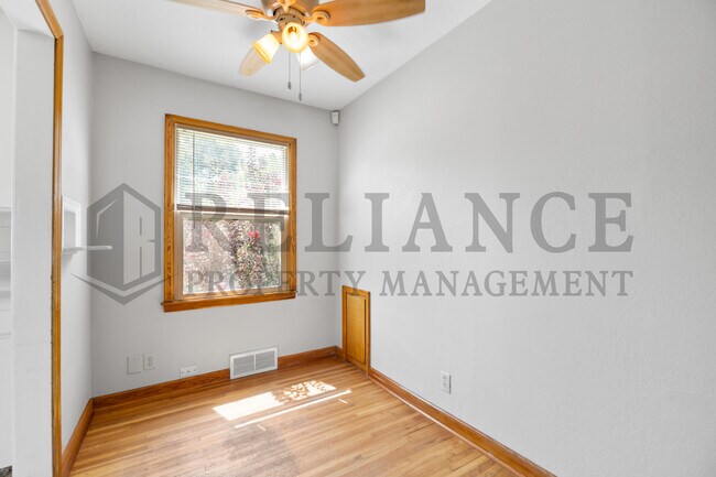 Building Photo - 726 S Apache Dr