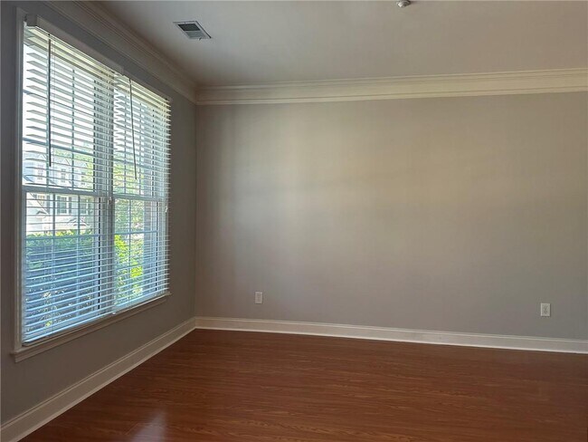 Building Photo - 669 Maple Grove Way