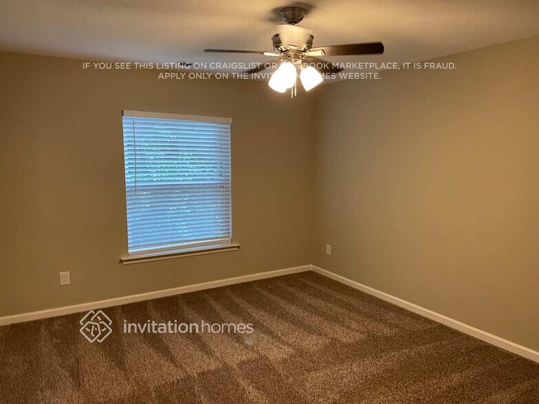 Building Photo - 15824 Homecoming Way