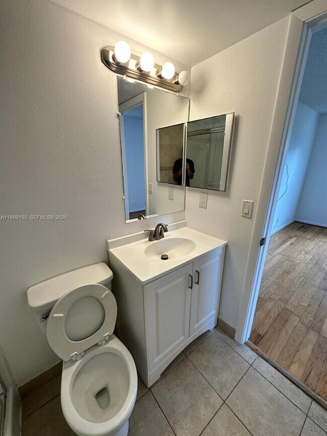 Building Photo - 7137 Golf Colony Ct