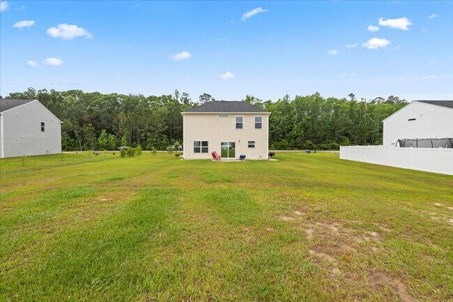 Building Photo - Midway Home