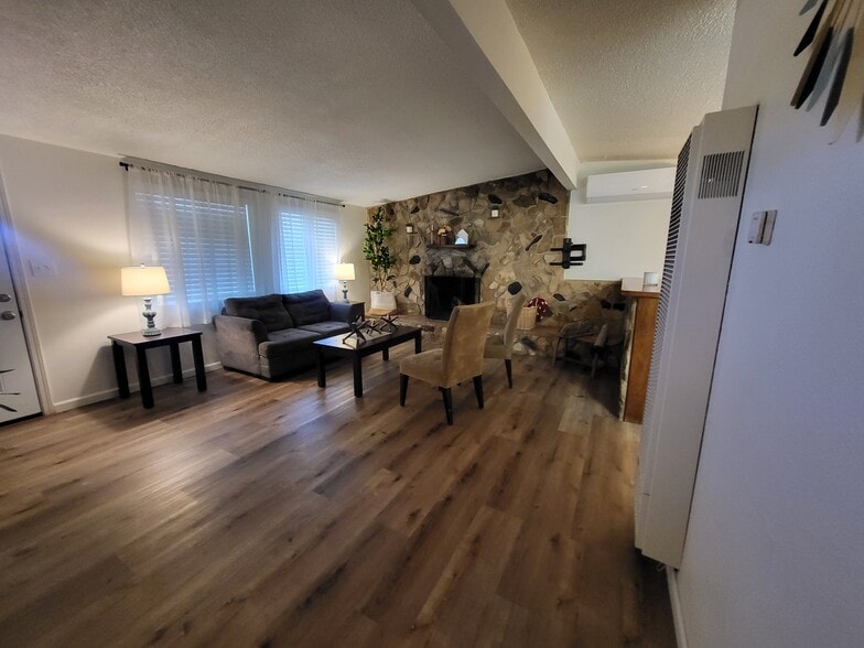 Building Photo - 14972 La Brisa Rd