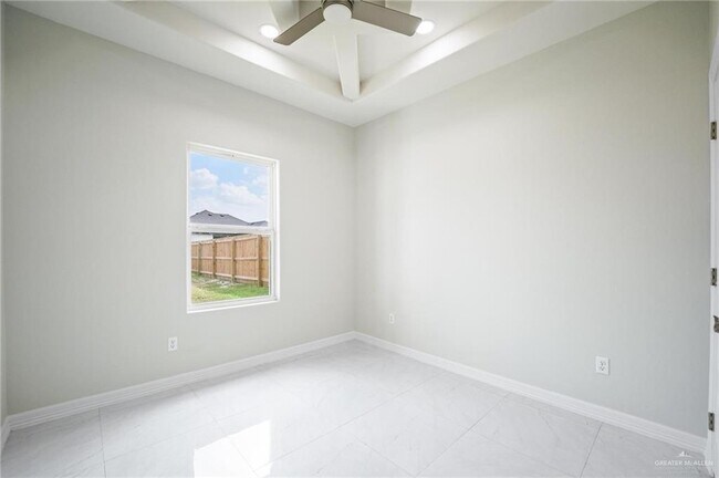 Building Photo - 19 E Boxwood Ave