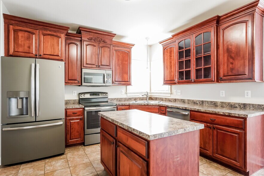 Building Photo - 476 Winding Oak Way