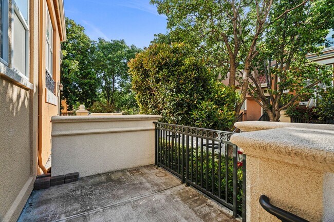 Building Photo - ONE OF THE FINEST LOCATIONS IN RIVERMARK! TASTEFULLY UPDATED | THE PARK PLAN I