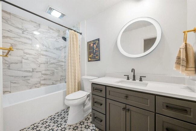 Building Photo - 2303 Inverrary Cir