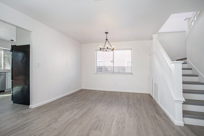 Building Photo - 390 Zachary Dr