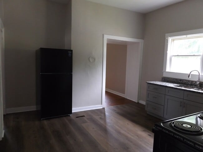 Building Photo - 116 Aikman Ave