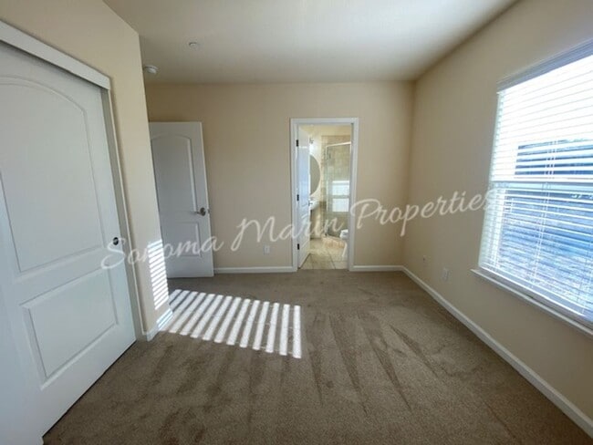 Building Photo - ~ Country Home ~ 2 Bedrooms & 2 Full Bathrooms with Attached Garage ~ Gated Community