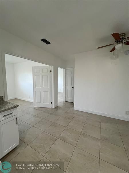 Building Photo - 2550 NE 51st St