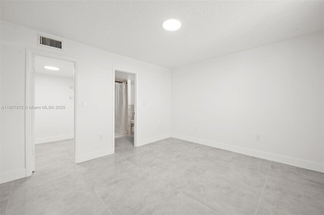 Building Photo - 10090 NW 80th Ct