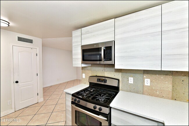 Building Photo - 10565 Murphy St