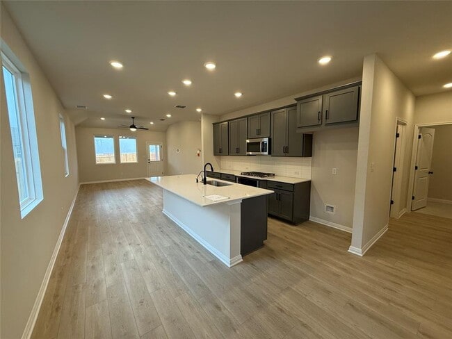 Building Photo - 179 Kings Cyn Dr