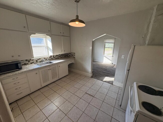 Building Photo - 6113 Spaulding St