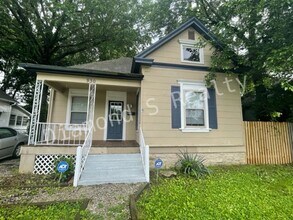Building Photo - 3 Bedroom Home Available Early June!