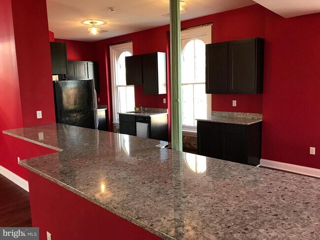 Building Photo - 2 W Loockerman St