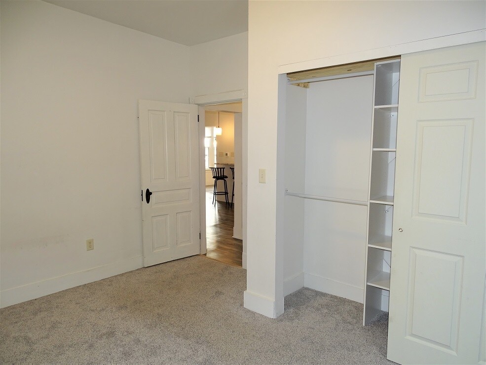 Building Photo - 783 E Main St