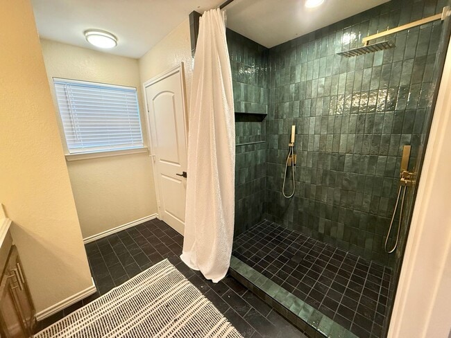 Building Photo - Lovely 3-bed/2-bath in Tyler near Lindale!
