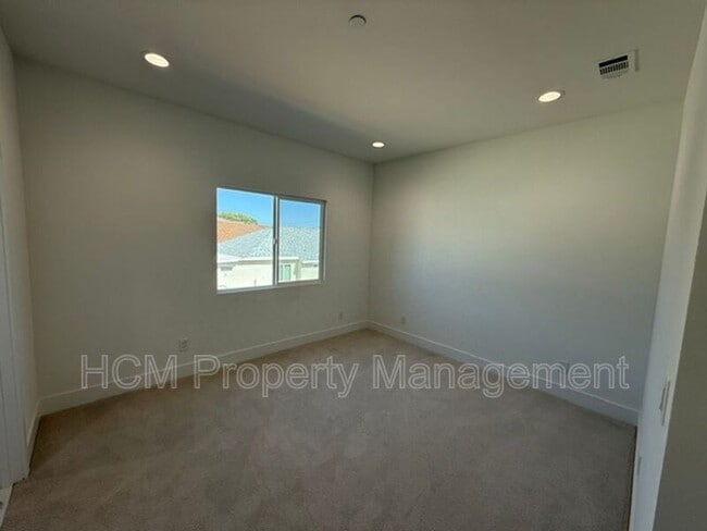 Building Photo - 7643 14th St