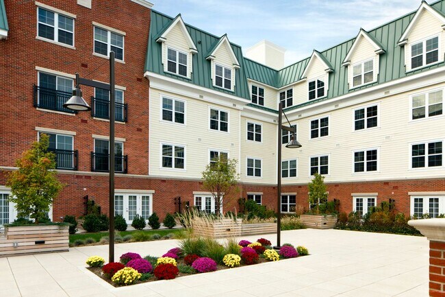 Building Photo - 201 Willett Ave