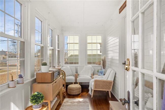 Building Photo - 35 Hall Ave