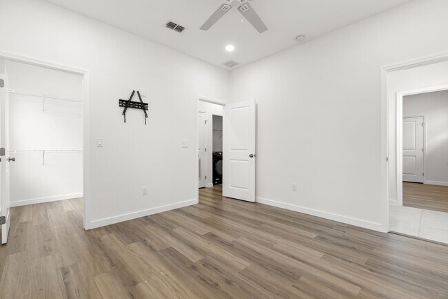 Building Photo - 210 E Columbus Dr