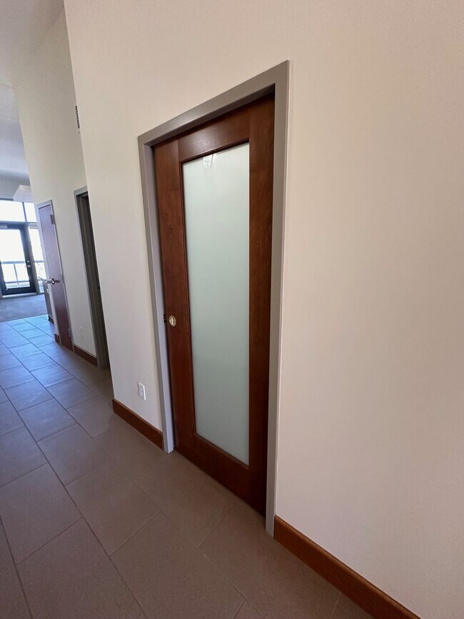 Building Photo - Blue Earth Place-One Bedroom available