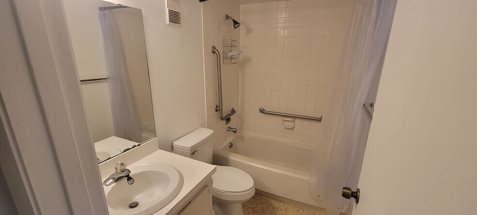 MASTER BATH - 140 Orchid Woods Ct