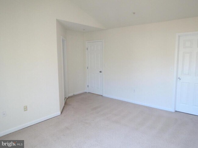 Building Photo - 3765 Bedford Dr