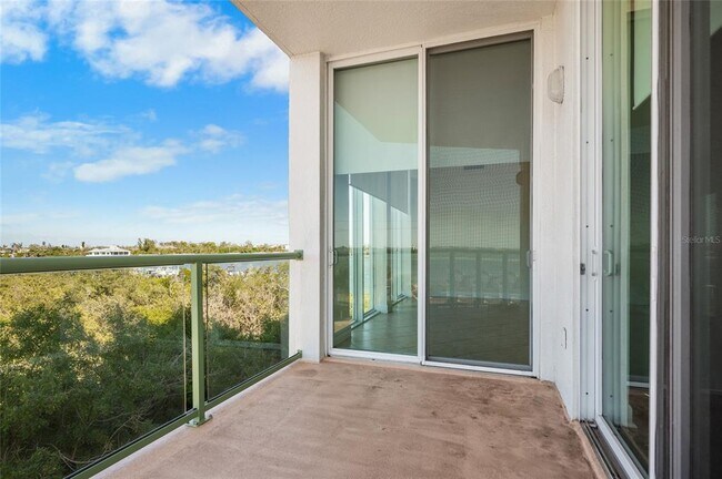 Building Photo - 1375 Beach Rd