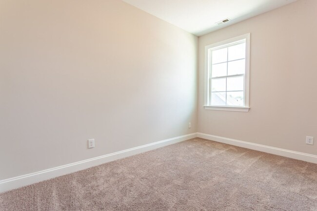 Building Photo - BEAUTIFUL TOWNHOME WITH COMMUNITY POOL- $1000 OFF FIRST MONTH'S RENT WITH FEBRUARY 2026 MOVE-IN