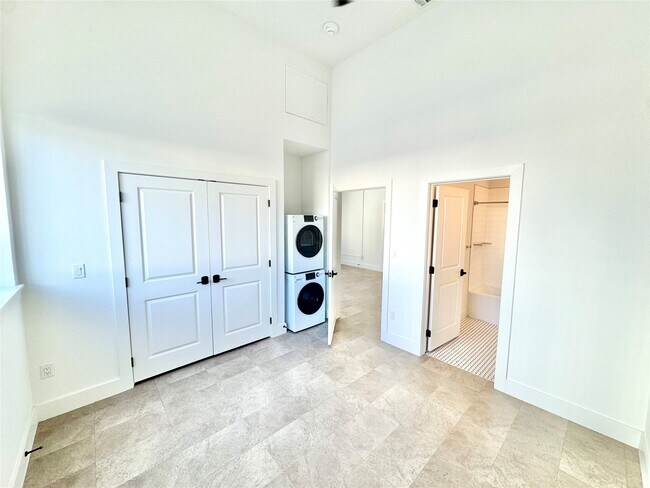 Building Photo - 2102 Mechanic St