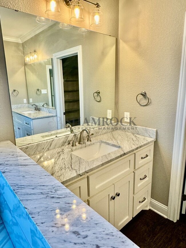 Building Photo - 10305 T Bury Ln