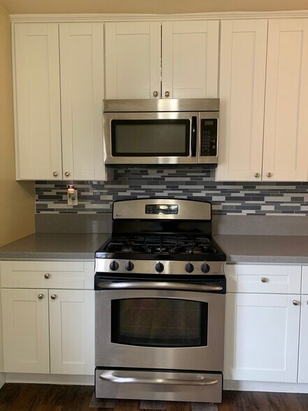 Building Photo - 642 Lemar Park Dr