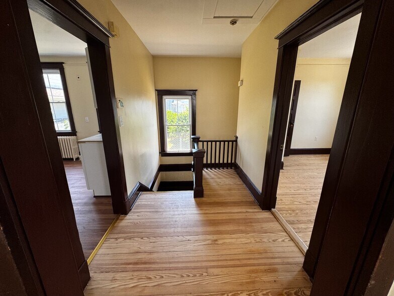 Building Photo - 226 Glen Cove Ave