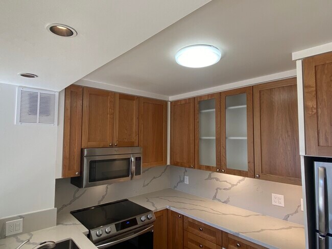 Kitchen - 2040 Franklin St