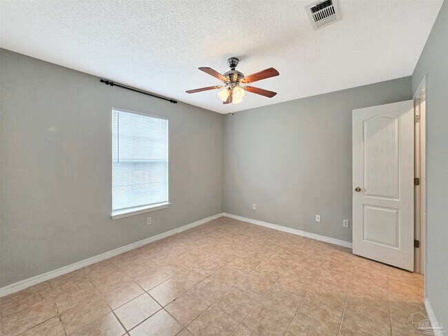 Building Photo - 3359 Green Briar Cir