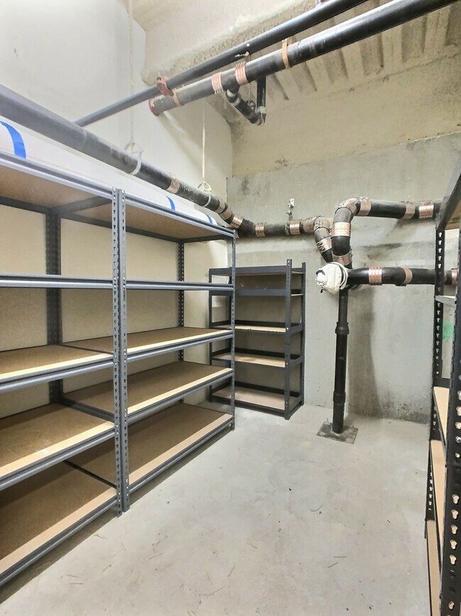 Building Photo - Huge 2 Bedroom/2 Bath Condo with Storage in Downtown San Jose